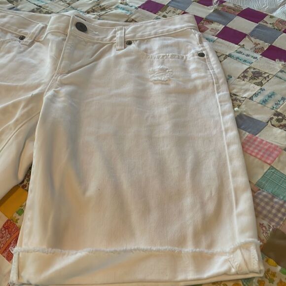 Loft Cut Off Frayed White Denim Roll Shorts Size 26/2 - NWOT - Picture 10 of 10